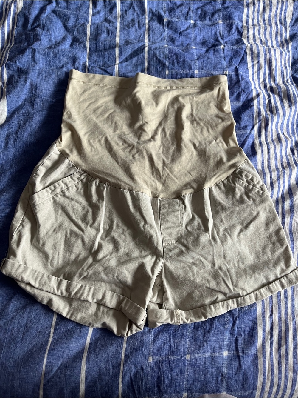 Liz Lange Maternity shorts M